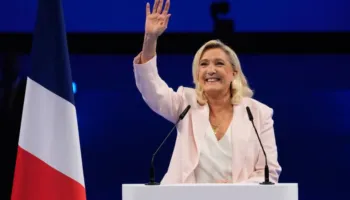 Marine Le Pen shpall kandidaturën për presidente të Francës, synon të përfitojë nga pakënaqësia qytetare