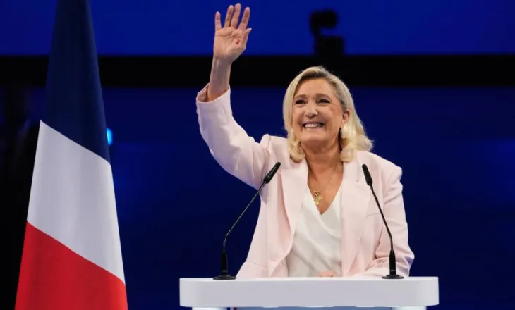 Marine Le Pen shpall kandidaturën për presidente të Francës, synon të përfitojë nga pakënaqësia qytetare