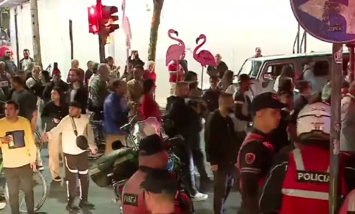 Marshimi në Tiranë, protestuesit përplasen për pak minuta me policinë