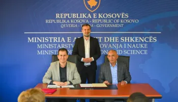 MASh ndan 370 mijë euro për 54 qendra mësimore që mbështesin mbi 2,600 fëmijë