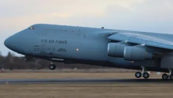 Mbërrijnë 10 avionët ushtarakë me armatime në Izrael, të dërguar nga SHBA-të mes tensioneve me Iranin
