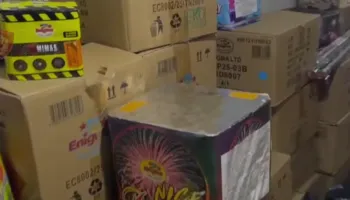 Mbi 1 mijë fishekzjarre në magazinë, pranga 51-vjeçarit, furnizonte protestuesit