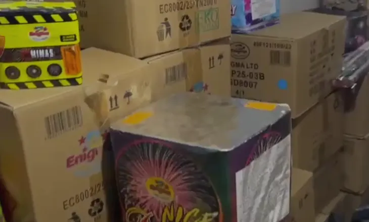 Mbi 1 mijë fishekzjarre në magazinë, pranga 51-vjeçarit, furnizonte protestuesit