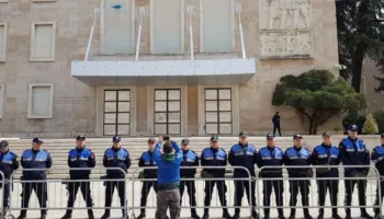 Mbi 2 mijë policë në terren për protestat, angazhohen FNSH, “Shqiponja” dhe dronë për monitorim