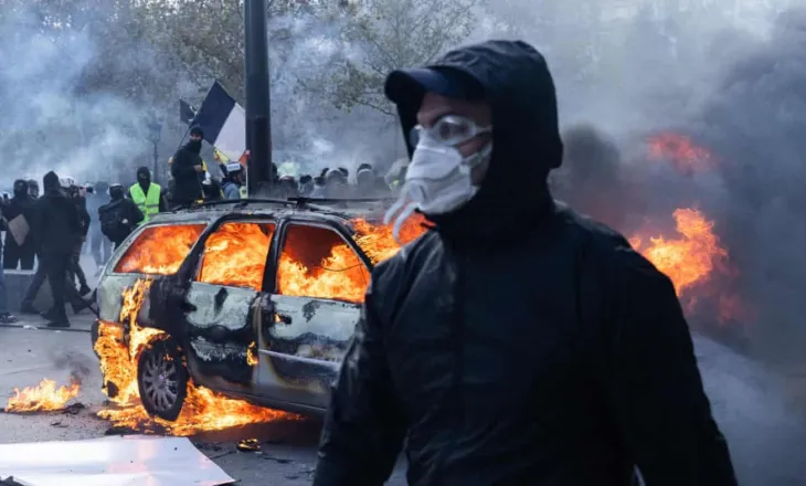 Mbi 400 të arrestuar pas përleshjeve të policisë me protestuesit në Francë
