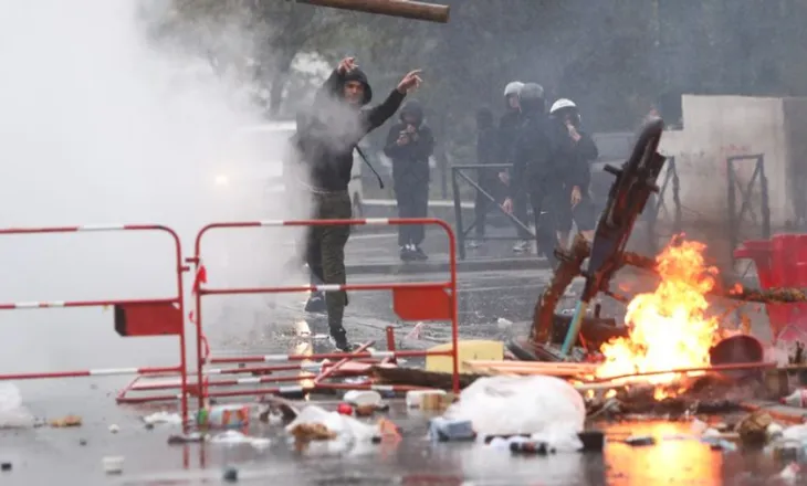 Mbi 5 mijë të shoqëruar gjatë protestave të nxënësve në Francë brenda pak ditësh