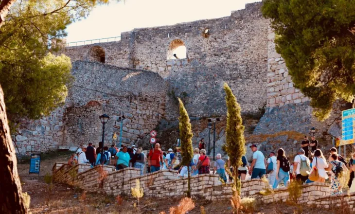 Mbi një milion turistë në 10 muaj në Berat, vjeshta sjell ture degustimi të verës