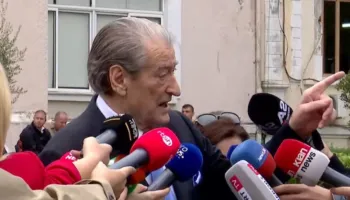 Mbledhja e grupit socialist, Berisha: Rama po u bërtet si i çmendur deputetëve të tij, presion që të votojnë pro “Territoriales”!