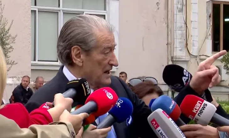Mbledhja e grupit socialist, Berisha: Rama po u bërtet si i çmendur deputetëve të tij, presion që të votojnë pro “Territoriales”!