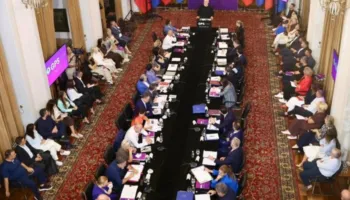 Mblidhet sot Grupi Parlamentar i PS, pritet të bëhen publike masat për protestuesit e dhunshëm