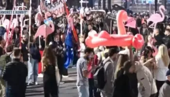 Mbyllen fjalimet, nis marshimi i protestuesve në rrugët e Tiranës