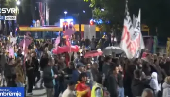 Mbyllen fjalimet te Kryeministria/ Marshim drejt Komisariatit 3: Lironi Arturin, mos mbani peng qytetarin