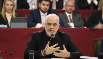 Mbyllet mbledhja e PS, Rama u prezanton deputetëve paketën ligjore që ndëshkon protestuesit!