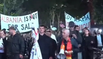 Mbyllet protesta e 132-të kundër qeverisë, qytetarët: Arrestoni Ramën