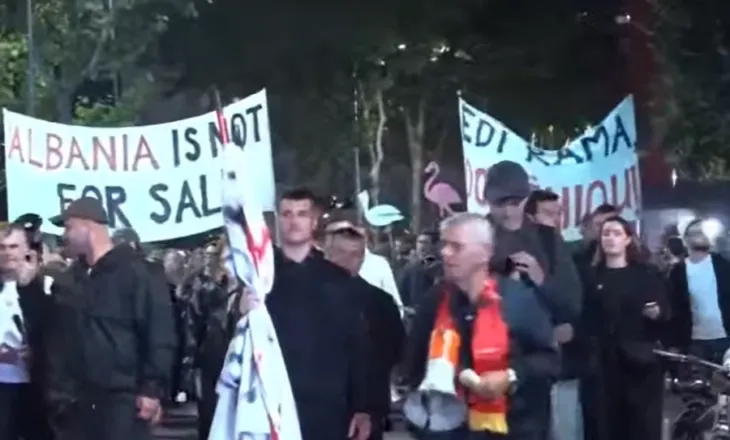 Mbyllet protesta e 132-të kundër qeverisë, qytetarët: Arrestoni Ramën
