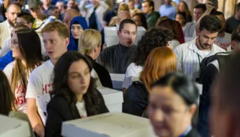 Mbyllet votimi në Serbi, pjesëmarrje rekord dhe sulme ndaj mbështetësve të studentëve