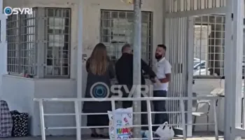 Me djalin e vogël në krah, Ajola Xoxa shkon të takojë Veliajn në burgun e Fierit
