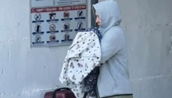 Me foshnjën 4-muajshe në burg, GJKKO pezullon dënimin për 33-vjeçaren