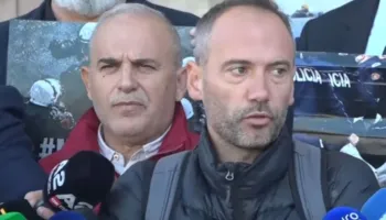 “Më kanë rrahur në komisariat!”, Ervin Goci denoncon dhunën ndaj pedagogut Alfred Bushi: E arrestuan pa bërë asgjë