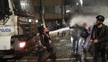 ‘Më keq se në komunizëm’, gazeta e njohur holandeze: I madh e i vogël janë ngritur në protestë kundër Edi Ramës