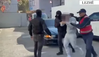 Me makinë të blinduar rrugëve të Kurbinit, jelek antiplumb e shpatë, arrestohet 35-vjeçari! Kishte thyer masën e ‘arrestit në shtëpi’ për drogë