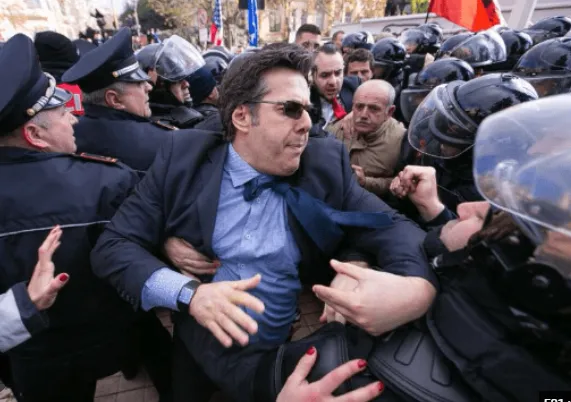 Më në fund PD kujtohet për të dalë në protesta!