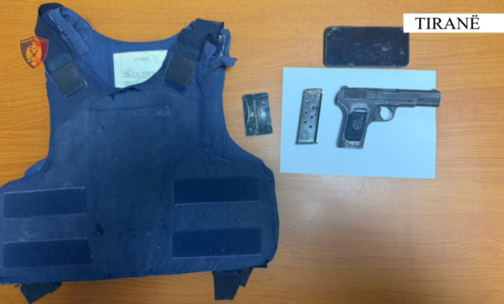 Me pistoletë dhe jelek antiplumb, arrestohet në Vorë 41-vjeçari: Ja për çfarë dyshon policia