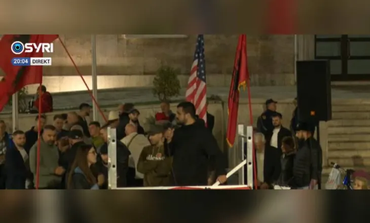 ‘Me shkrirjen e 15 bashkive u hapi gropën qytetarëve’/ Aktivisti: Rama shumë shpejt do të bjerë!