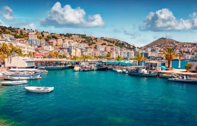 Media franceze: Shqipëria surprizon vizitorët e huaj, nga bukuritë e Rivierës te çmimet e favorshme