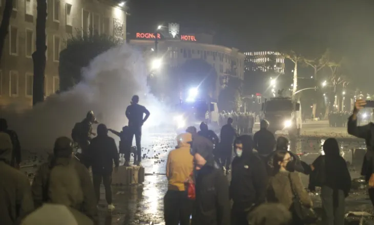 Media italiane shkruan për protestën e studentëve: Të rinjtë sfidojnë Ramën në Tiranë! Korrupsioni është kudo