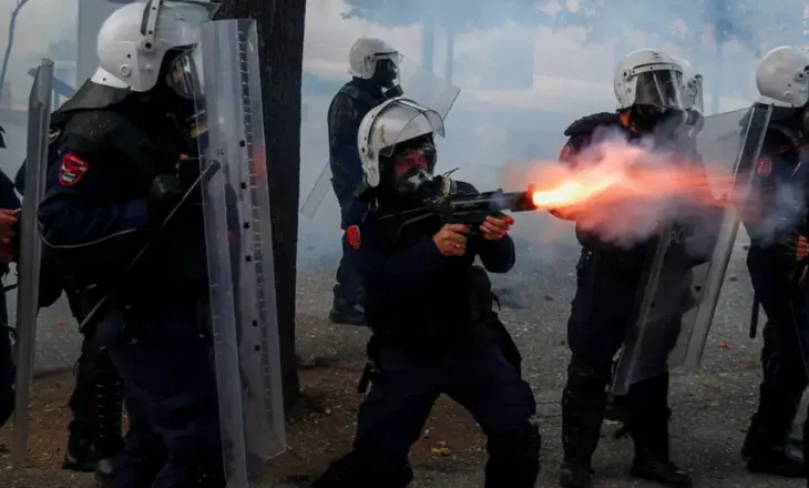 Media shtetrore gjermane: Policia shqiptare me strategji të re ndaj protestuesve