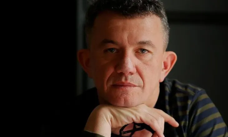 “Mediat e regjimit” ne Tirane menduan qe fitoi “revolucioni”, prandaj nuk e panë dhunën e maskave