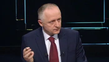 MENUJA E DITËS/  Mëngjes: Dialog, Drekë: Ujë dhe gaz lotsjellës,Darkë: Arrestime…