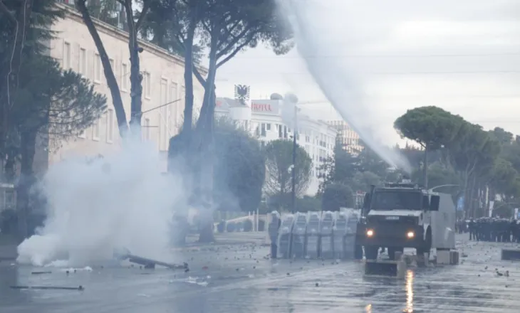 ‘Mercenarë serbë po arrestojnë protestuesit’, Policia e Shtetit përgënjeshtron pretendimet në rrjetet sociale: Synojnë të nxisin konflikt duke shfrytëzuar ndjenjat nacionaliste
