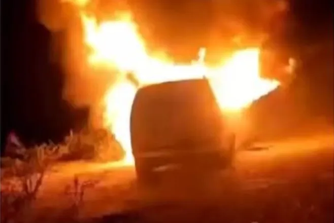 Merr flakë makina në ecje në aksin Kardhiq-Delvinë