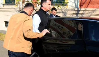 ‘Mes hetimeve për akuza për korrupsion e krime financiare’/ Politico: Erion Veliaj përdor avatarin e IA për të bërë fjalime të rreme