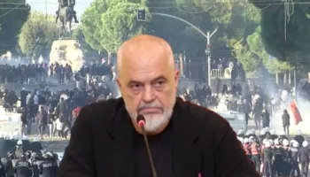 Mes kaosit të protestave, kryeministri Rama anulon vizitën zyrtare në Vjenë