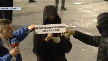 Mesazhi i protestuesve te Kryeministria: Këtu për Onkologjikun që s’ka ilaçe
