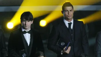 Messi-Ronaldo, diferenca shihet edhe në fund. Dy mënyra të ndryshme për t’u larguar nga skena