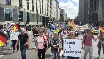 Mijëra njerëz protestojnë në Berlin kundër Merz: Të dorëhiqet qeveria!