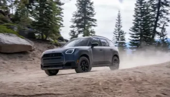MINI Countryman Untamed Edition 2027 synon terrenet e vështira me pezullim të ngritur dhe goma all-terrain