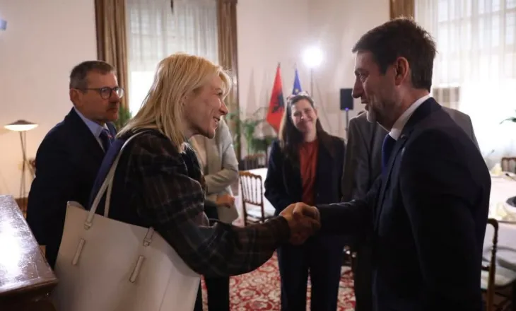 Ministri Hoxha diskuton protestat me ambasadorët e BE: Respektojmë tubimin paqësor, qeveria e hapur për dialog