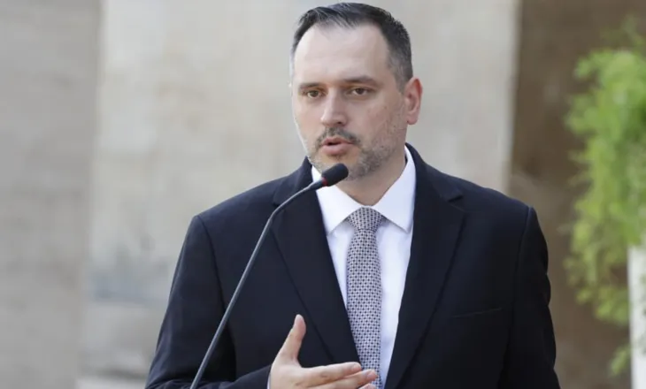 Ministri i Mbrojtjes publikon videon nga protesta: Vetëm me studentët nuk ka më lidhje