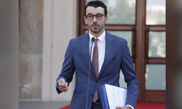 Ministri Karakaçi sqaron ndërhyrjet në Shkumbin: Argjinatura është e përkohshme, do të hiqet pas punimeve për zgjerimin e Elbasan-Qafë Thanë