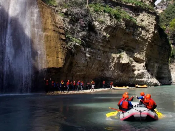 Ministria e Mjedisit hap thirrjen për grante deri në 10 mijë euro për NVM-të në turizmin e aventurës