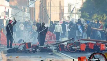 Ministria e Shëndetësisë: 23 të lënduar nga protesta, sot konsultë për protestuesin e dëmtuar në sy
