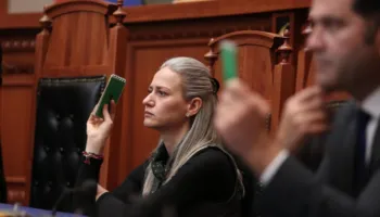Ministrja Ismaili: Protesta e studentëve pengmarrje politike nga Berisha, qeveria e hapur për dialog