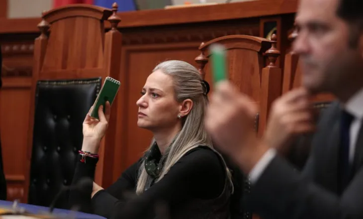 Ministrja Ismaili: Protesta e studentëve pengmarrje politike nga Berisha, qeveria e hapur për dialog