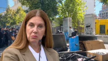 Ministrja Kumbaro thirrje prindërve: Duar të errëta duan destabilizimin e Shqipërisë, mos lejoni që fëmijët të përdoren!