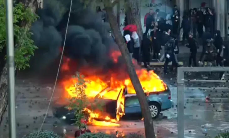 “Mitraloz” fishekzjarresh kundër policisë, çfarë është pajisja e rrezikshme që u përdor në protestën e Tiranës dhe si rrezikoi jetën e efektivëve! (VIDEO)